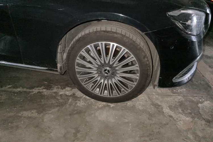 Used Mercedes-Benz E-Class 2022 Revised Version E 300 L Luxury Edition Right Front Wheel Hub