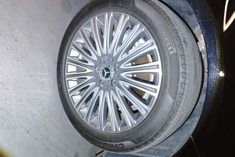 Used Mercedes-Benz E-Class 2022 Revised Version E 300 L Luxury Edition Right Front Wheel Hub