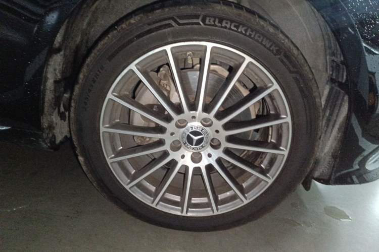 Used Mercedes-Benz E-Class 2022 E 260 L Right Front Wheel Hub