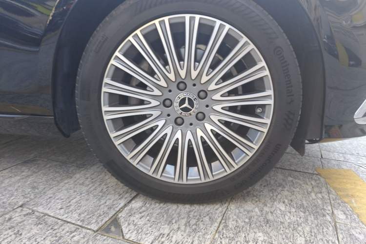 Used Mercedes-Benz E-Class 2022 E 300 L Luxury Model Right Front Wheel Hub