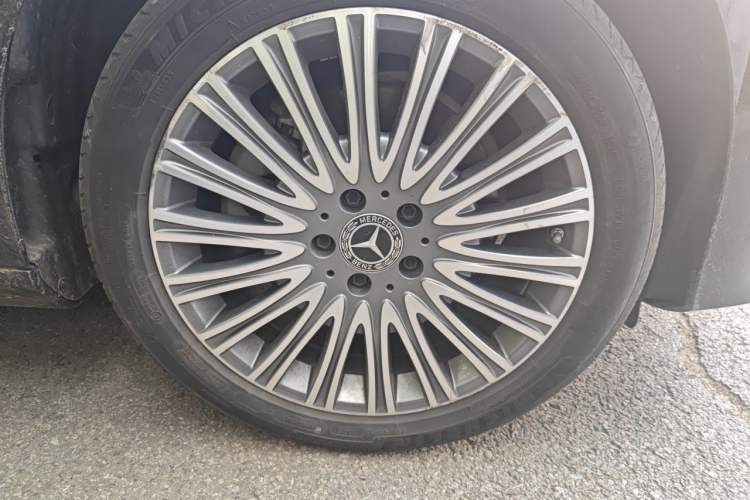 Used Mercedes-Benz E-Class 2022 Updated E 300 L Stylish Edition Right Front Wheel Hub