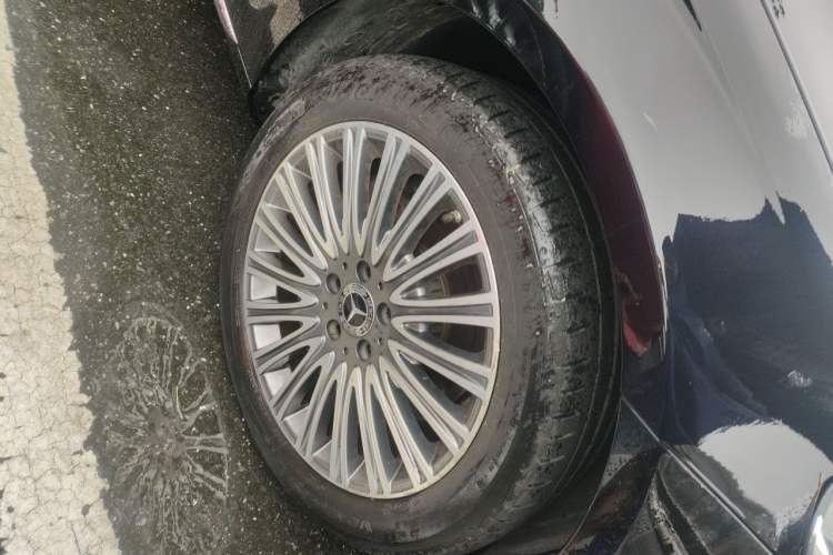 Used Mercedes-Benz E-Class 2022 Updated E 300 L Stylish Edition Right Front Wheel Hub