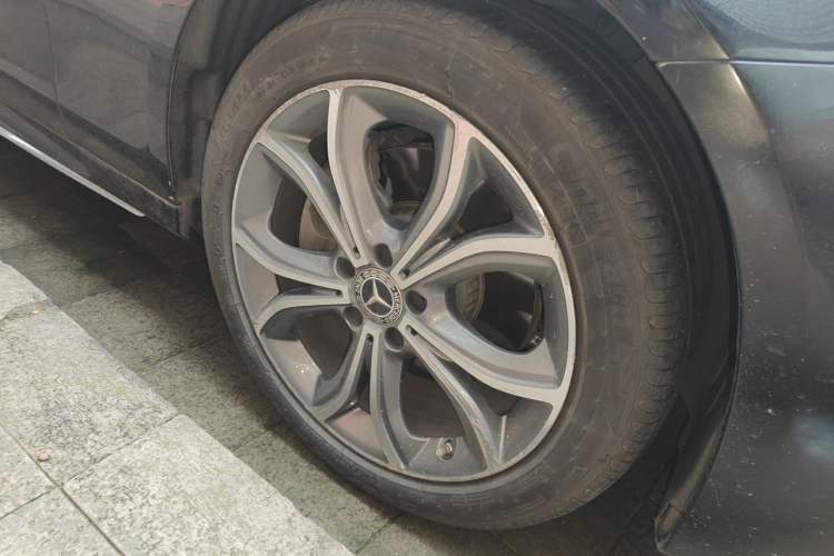 Used Mercedes-Benz E-Class 2022 Second Facelift E 300 L Sport Luxury Edition Right Front Wheel Hub