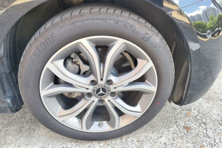 Used Mercedes-Benz E-Class 2022 Revised Version E 300 L Sport Luxury Edition Right Front Wheel Hub