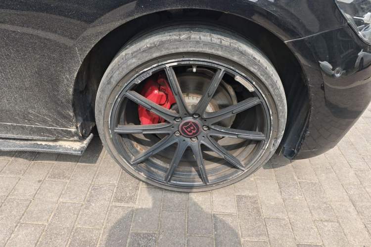 Used Mercedes-Benz E-Class 2022 Revised E 300 L Sporty and Stylish Edition Right Front Wheel Hub
