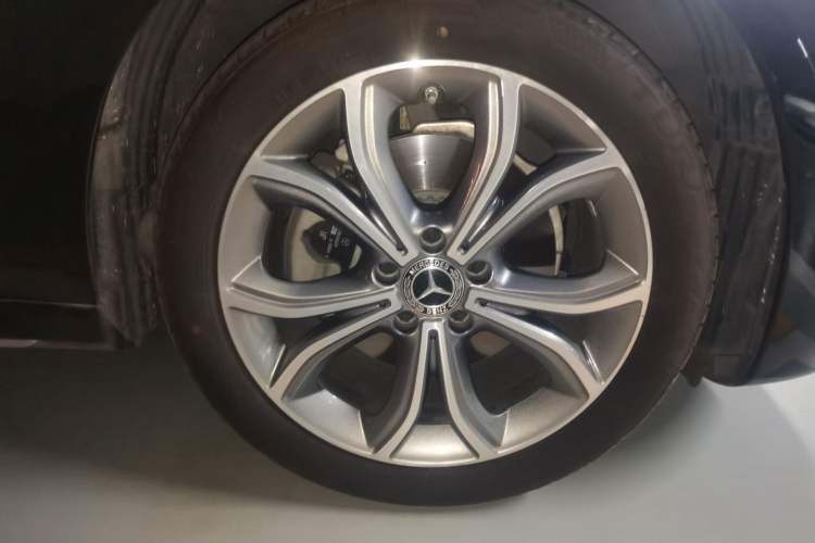 Used Mercedes-Benz E-Class 2022 Second Facelift E 300 L Sport Luxury Edition Right Front Wheel Hub