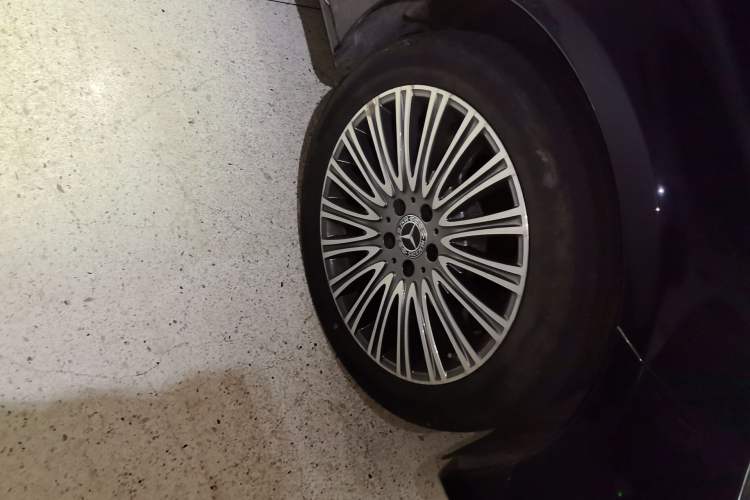 Used Mercedes-Benz E-Class 2022 Updated E 300 L Stylish Edition Right Front Wheel Hub