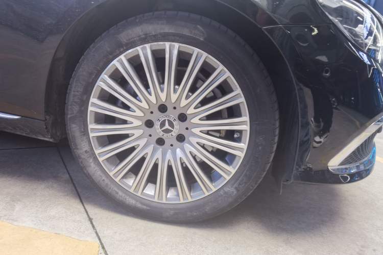 Used Mercedes-Benz E-Class 2022 E 300 L Stylish Model Right Front Wheel Hub