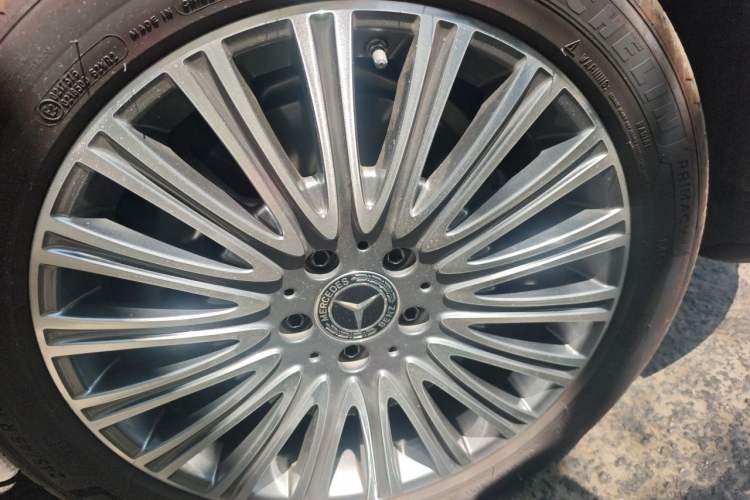 Used Mercedes-Benz E-Class 2022 Second Facelift E 300 L Luxury Edition Right Front Wheel Hub