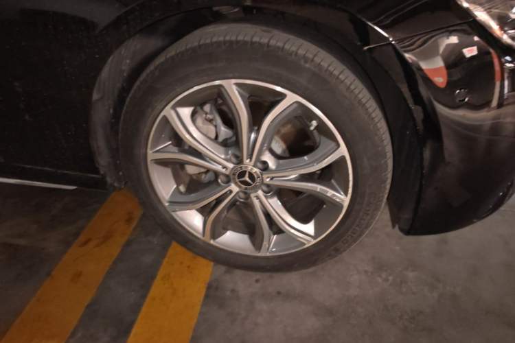 Used Mercedes-Benz E-Class 2022 Second Facelift E 300 L Sport Luxury Edition Right Front Wheel Hub