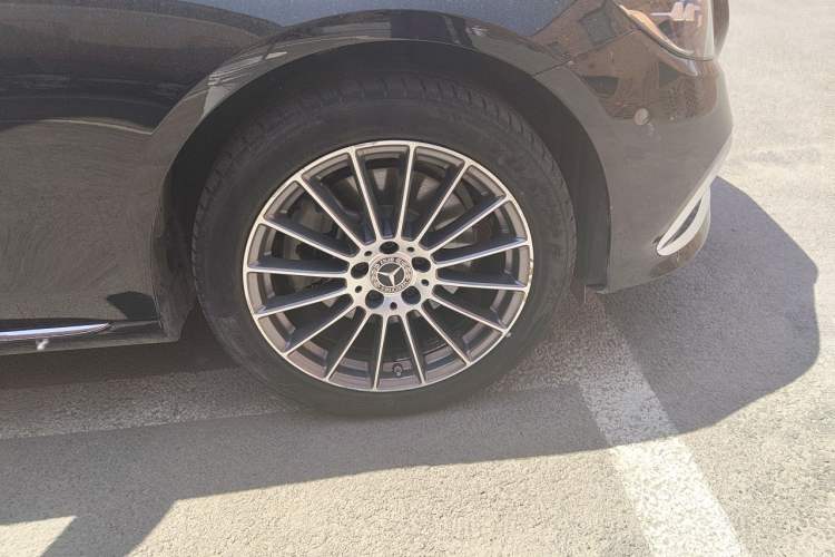 Used Mercedes-Benz E-Class 2022 E 260 L Right Front Wheel Hub