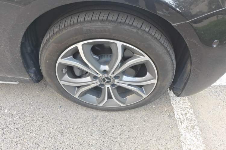 Used Mercedes-Benz E-Class 2022 Second Facelift E 300 L Sport Luxury Edition Right Front Wheel Hub