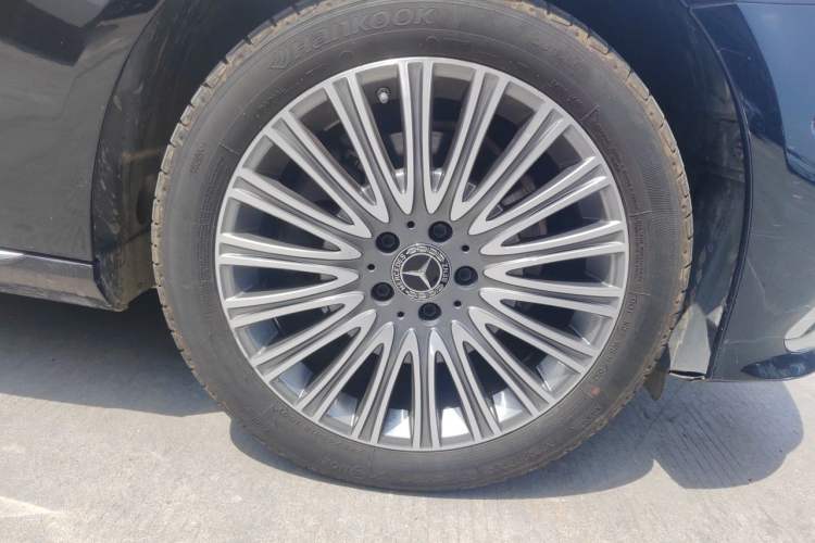 Used Mercedes-Benz E-Class 2022 E 300 L Stylish Model Right Front Wheel Hub