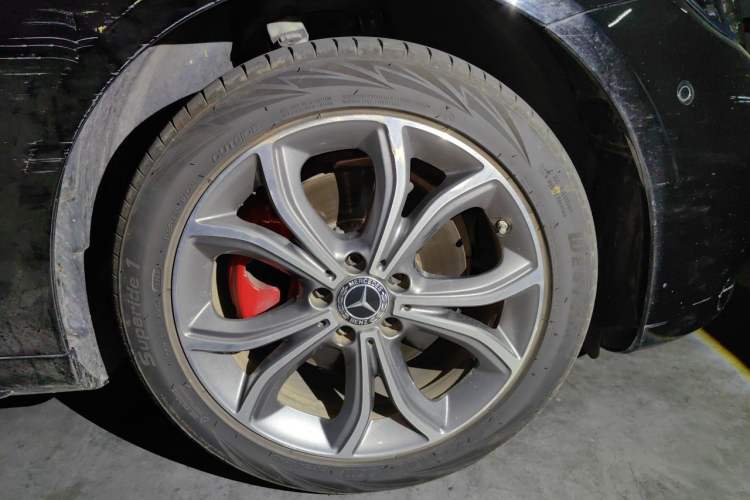 Used Mercedes-Benz E-Class 2022 Second Facelift E 300 L Sporty and Stylish Edition Right Front Wheel Hub