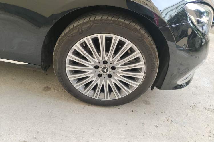 Used Mercedes-Benz E-Class 2022 E 260 L Right Front Wheel Hub