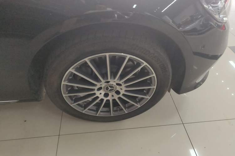 Used Mercedes-Benz E-Class 2022 Second Facelift E 260 L Right Front Wheel Hub