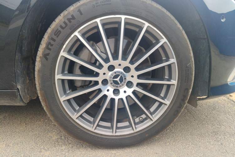 Used Mercedes-Benz E-Class 2022 Second Facelift E 260 L Right Front Wheel Hub