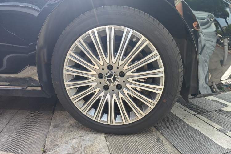 Used Mercedes-Benz E-Class 2022 Second Facelift E 300 L Luxury Edition Right Front Wheel Hub
