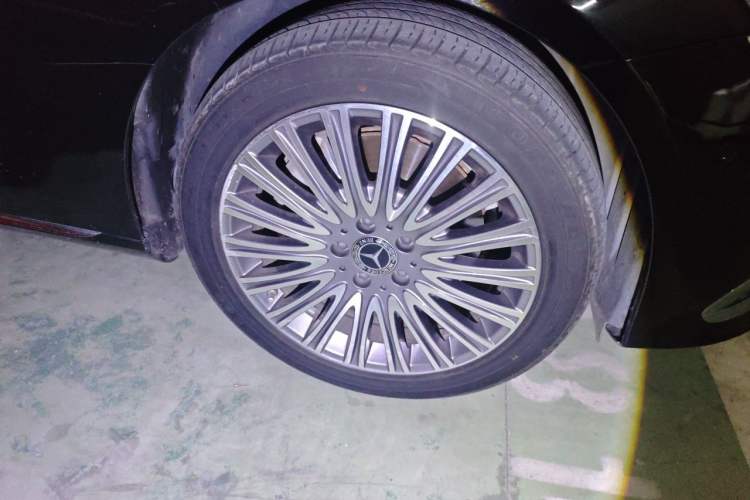 Used Mercedes-Benz E-Class 2022 E 300 L Stylish Model Right Front Wheel Hub