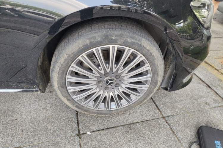 Used Mercedes-Benz E-Class 2022 Second Facelift E 300 L Fashion Edition Right Front Wheel Hub