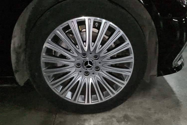 Used Mercedes-Benz E-Class 2022 E 300 L Luxury Model Right Front Wheel Hub