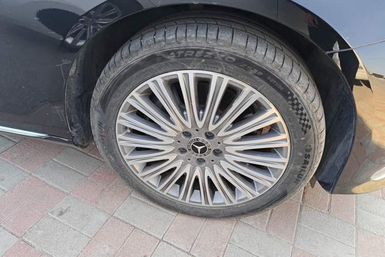 Used Mercedes-Benz E-Class 2022 Second Facelift E 300 L Luxury Edition Right Front Wheel Hub