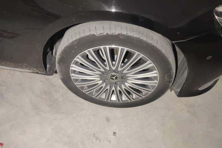 Used Mercedes-Benz E-Class 2022 Updated E 300 L Luxury Edition Right Front Wheel Hub
