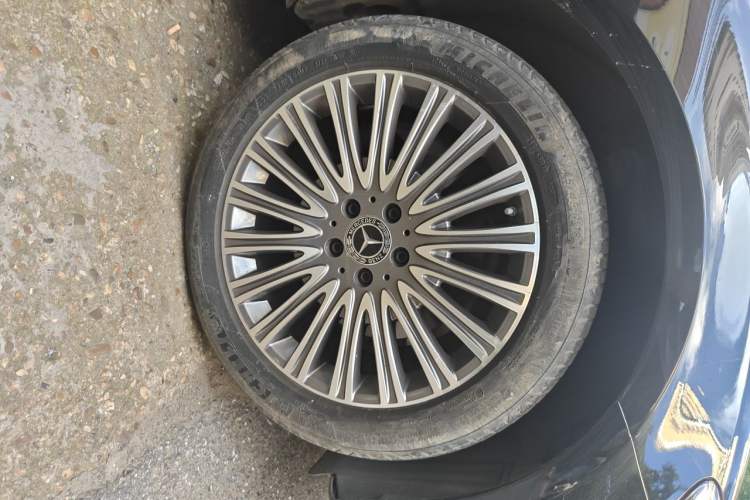 Used Mercedes-Benz E-Class 2022 E 300 L Stylish Model Right Front Wheel Hub