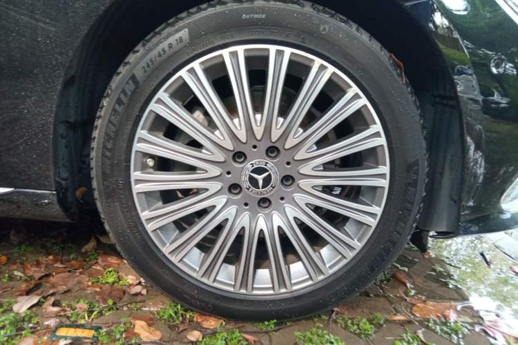 Used Mercedes-Benz E-Class 2022 Revised Version E 300 L Fashion Edition Right Front Wheel Hub