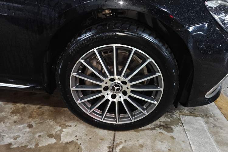 Used Mercedes-Benz E-Class 2022 Second Facelift E 260 L Right Front Wheel Hub