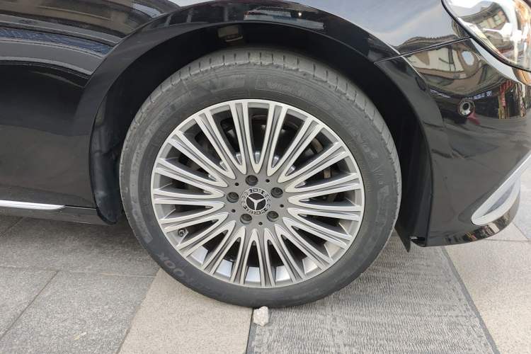 Used Mercedes-Benz E-Class 2022 Updated E 300 L Stylish Edition Right Front Wheel Hub