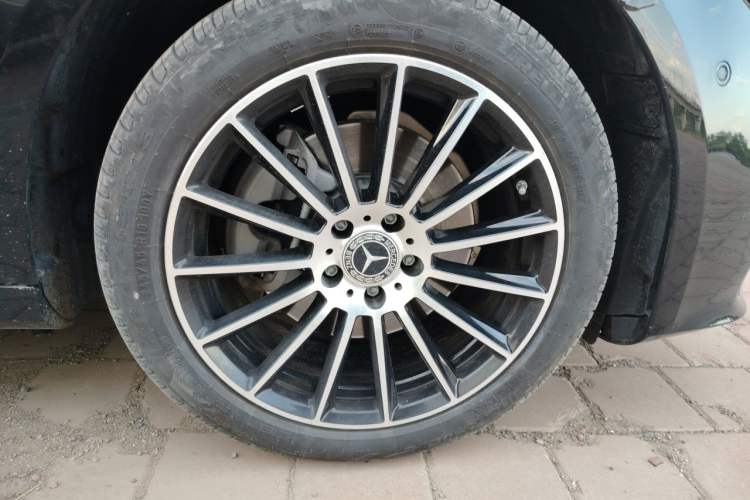 Used Mercedes-Benz E-Class 2022 Second Facelift E 260 L Sport Edition Right Front Wheel Hub