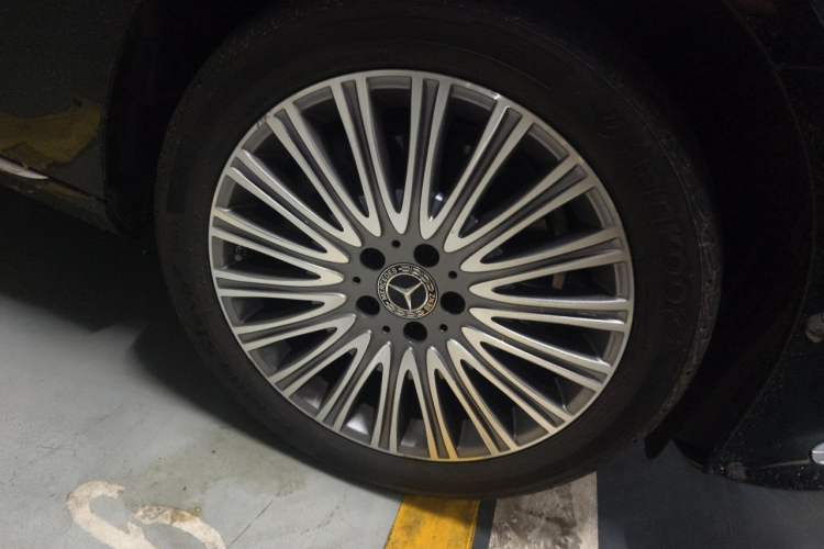 Used Mercedes-Benz E-Class 2022 Updated E 300 L Stylish Edition Right Front Wheel Hub