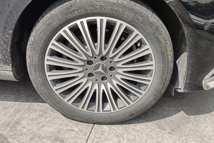 Used Mercedes-Benz E-Class 2022 Updated E 300 L Stylish Edition Right Front Wheel Hub