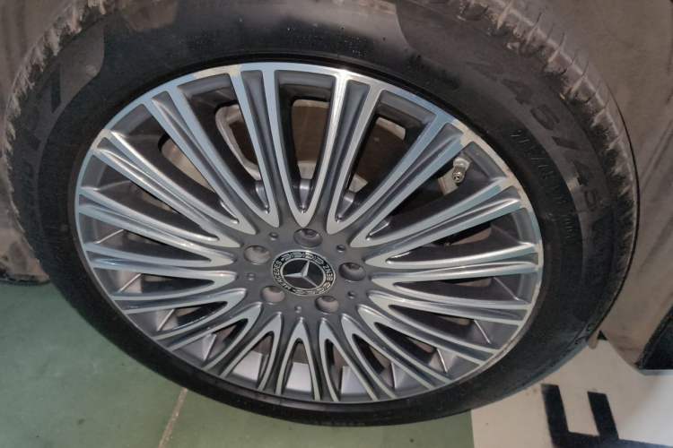 Used Mercedes-Benz E-Class 2022 Revised Version E 300 L Luxury Edition Right Front Wheel Hub