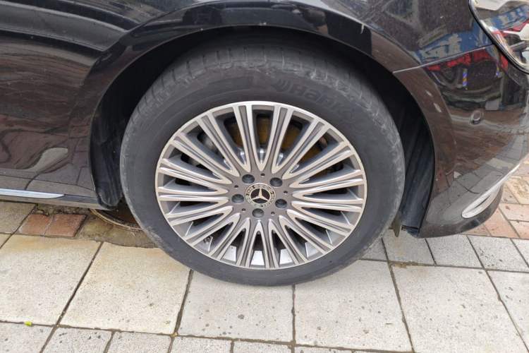 Used Mercedes-Benz E-Class 2022 Second Facelift E 300 L Luxury Edition Right Front Wheel Hub