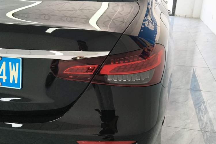Used Mercedes-Benz E-Class 2022 Revised Version E 300 L Luxury Edition Right Rear Taillight