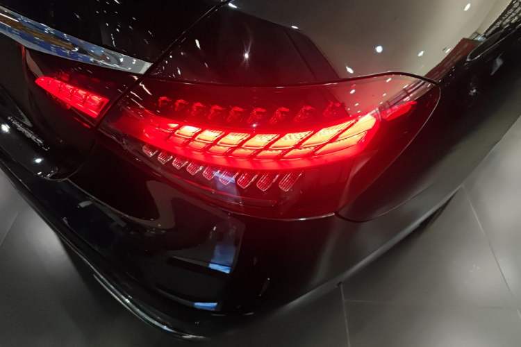 Used Mercedes-Benz E-Class 2022 Updated E 300 L Luxury Edition Right Rear Taillight