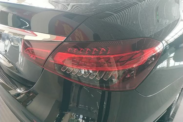 Used Mercedes-Benz E-Class 2022 Revised Version E 300 L Luxury Edition Right Rear Taillight