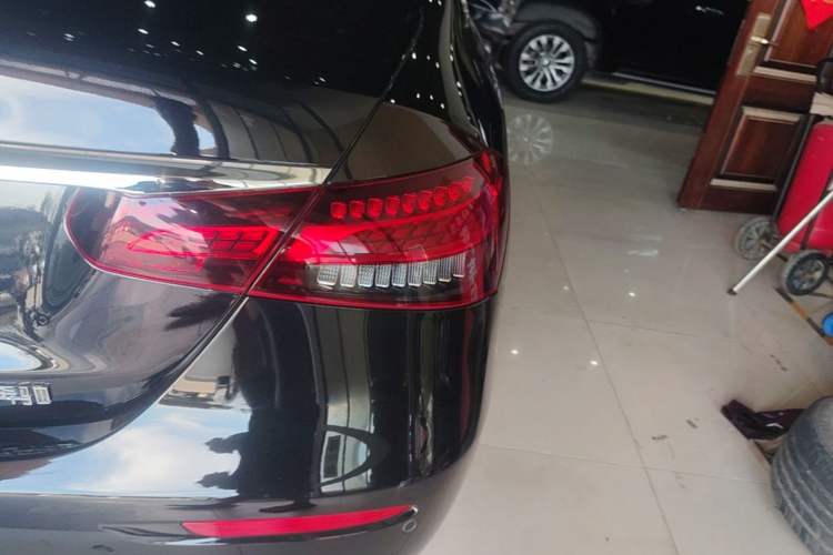 Used Mercedes-Benz E-Class 2022 Second Facelift E 300 L Luxury Edition Right Rear Taillight