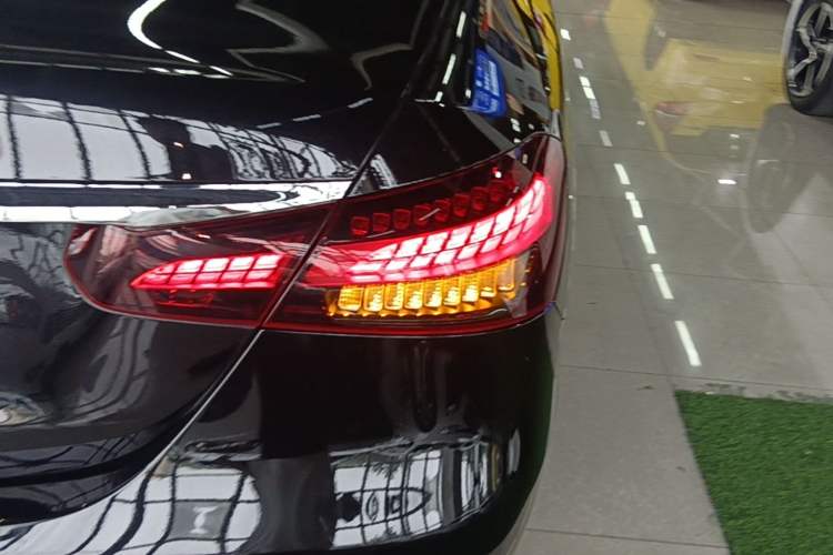 Used Mercedes-Benz E-Class 2022 Second Facelift E 300 L Sport Luxury Edition Right Rear Taillight
