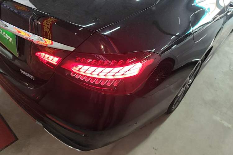 Used Mercedes-Benz E-Class 2022 Revised E 300 L Sporty and Stylish Edition Right Rear Taillight