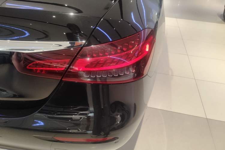 Used Mercedes-Benz E-Class 2022 Revised Version E 300 L Fashion Edition Right Rear Taillight