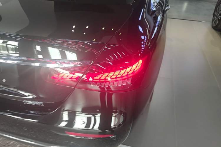Used Mercedes-Benz E-Class 2022 Revised Version E 300 L Fashion Edition Right Rear Taillight