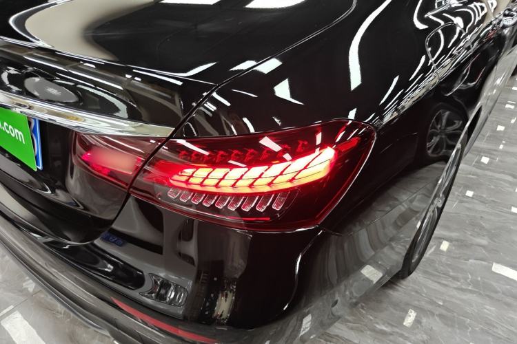 Used Mercedes-Benz E-Class 2022 E 300 L Sporty and Stylish Model Right Rear Taillight
