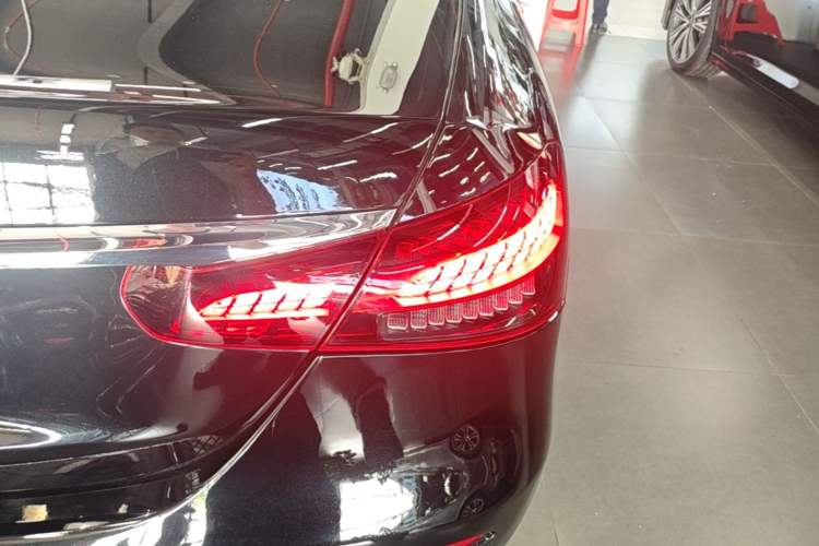 Used Mercedes-Benz E-Class 2022 E 300 L Luxury Model Right Rear Taillight