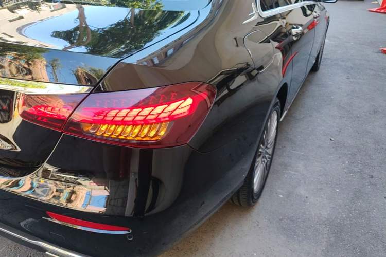Used Mercedes-Benz E-Class 2022 Updated E 300 L Luxury Edition Right Rear Taillight