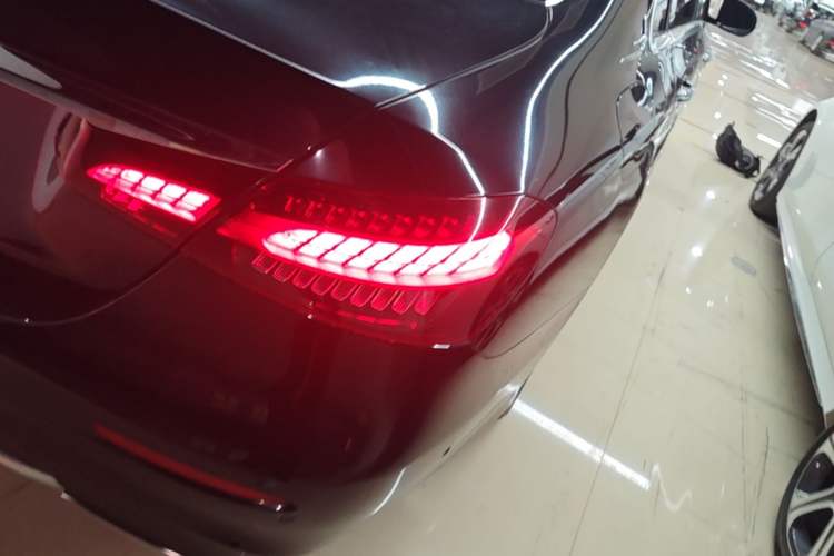 Used Mercedes-Benz E-Class 2022 Second Facelift E 300 L Sport Luxury Edition Right Rear Taillight