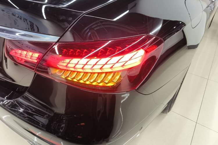 Used Mercedes-Benz E-Class 2022 Updated E 300 L Luxury Edition Right Rear Taillight