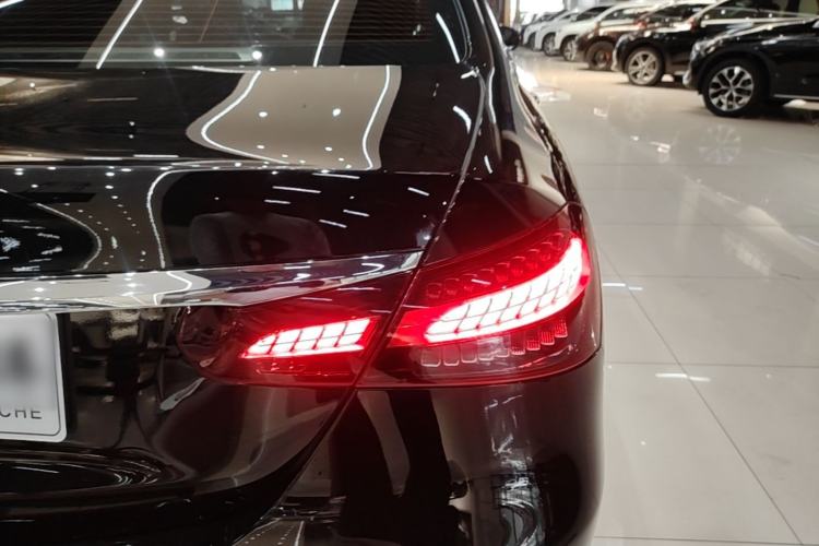 Used Mercedes-Benz E-Class 2022 Revised Version E 300 L Fashion Edition Right Rear Taillight